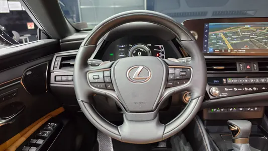 Lexus ES300h 7 2026 13