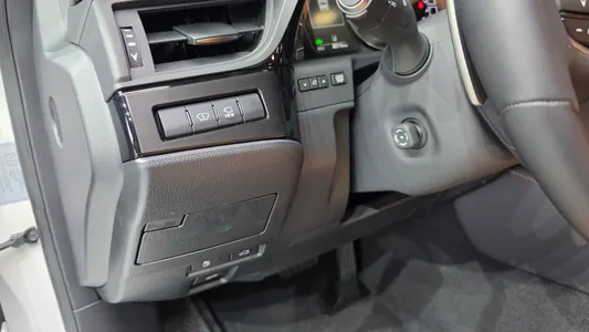 Lexus ES300h 7 2026 18