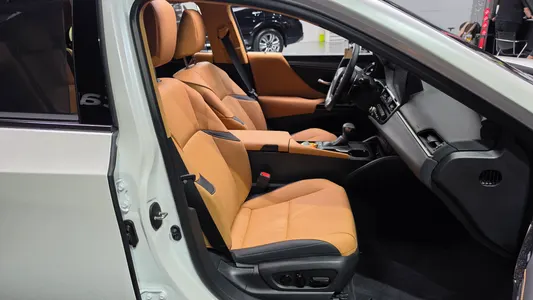 Lexus ES300h 7 2026 26