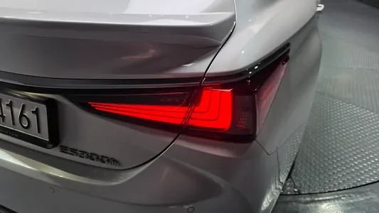 Lexus ES300h 7 2026 23