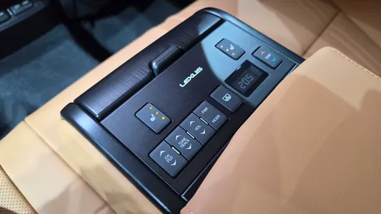 Lexus ES300h 7 2026 28
