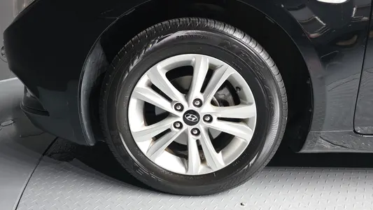 Hyundai YF LPI 2010 5
