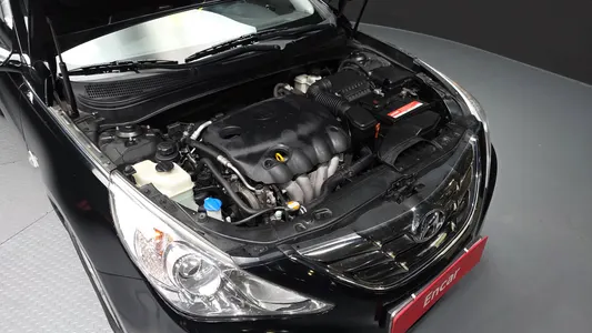 Hyundai YF LPI 2010 6