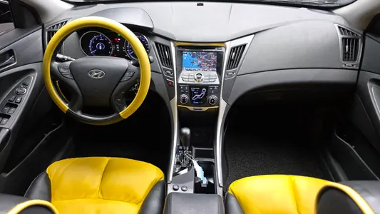 Hyundai YF LPI 2010 7