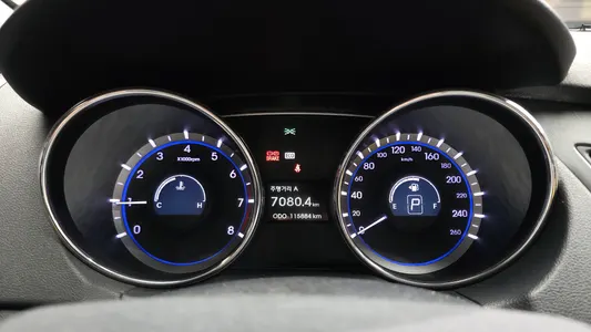 Hyundai YF LPI 2010 8