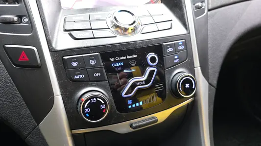 Hyundai YF LPI 2010 16