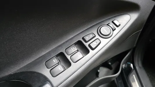 Hyundai YF LPI 2010 18
