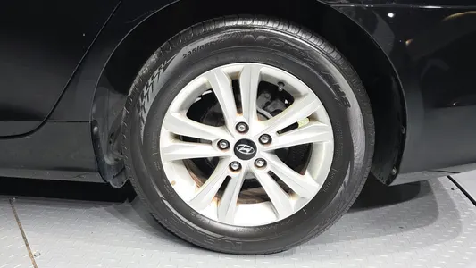 Hyundai YF LPI 2010 21