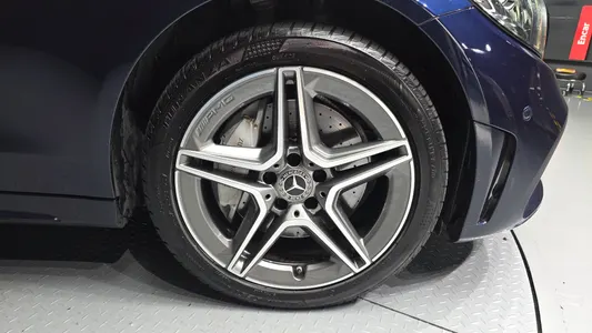 Mercedes-Benz C-Class W205 C300e 4MATIC AMG Line 2020 5