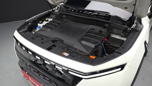 KG Mobility EV (O100) AWD 2025 6