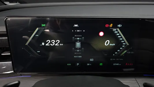 KG Mobility EV (O100) AWD 2025 8