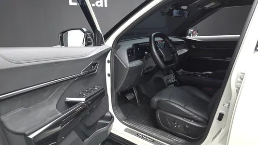 KG Mobility EV (O100) AWD 2025 10