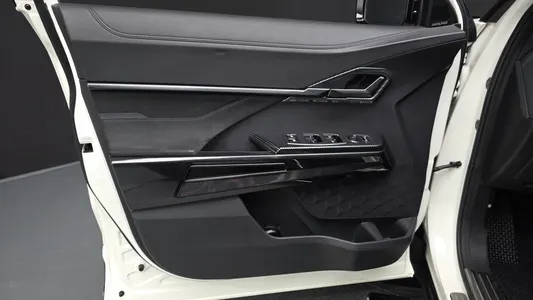 KG Mobility EV (O100) AWD 2025 24