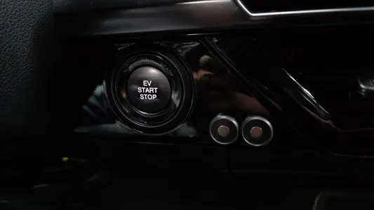 KG Mobility EV (O100) AWD 2025 28