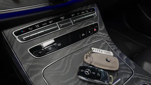 Mercedes-Benz E-Class W213 E350 4MATIC AMG Line 2020 29