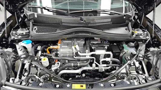 MINI 4 JCW 2025 6