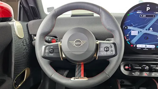MINI 4 JCW 2025 13