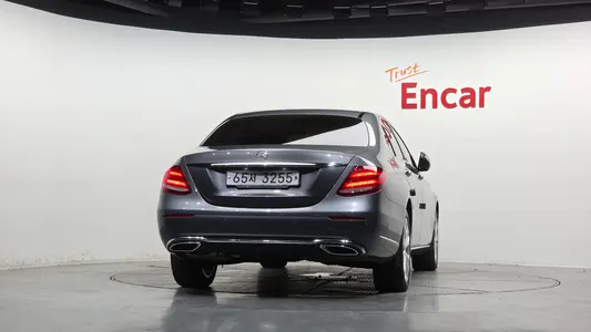 Mercedes-Benz E-Class W213 E220d 4MATIC 2018 4