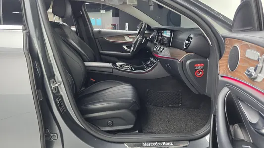 Mercedes-Benz E-Class W213 E220d 4MATIC 2018 11
