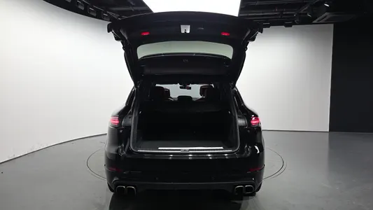Porsche (PO536) 4.0 2018 27