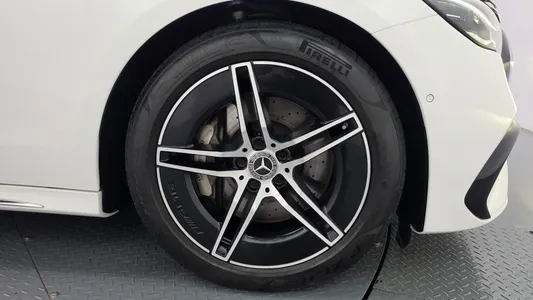 Mercedes-Benz E-Class W214 E300 4MATIC AMG Line 2024 5