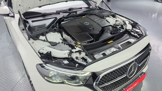 Mercedes-Benz E-Class W214 E300 4MATIC AMG Line 2024 6
