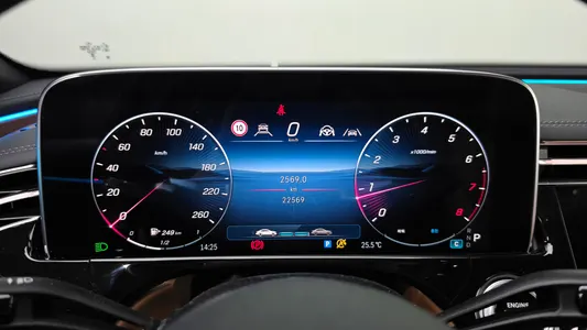 Mercedes-Benz E-Class W214 E300 4MATIC AMG Line 2024 8
