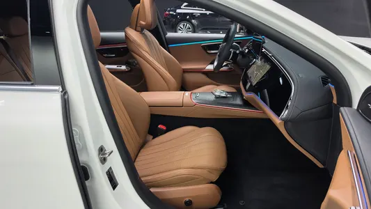 Mercedes-Benz E-Class W214 E300 4MATIC AMG Line 2024 26