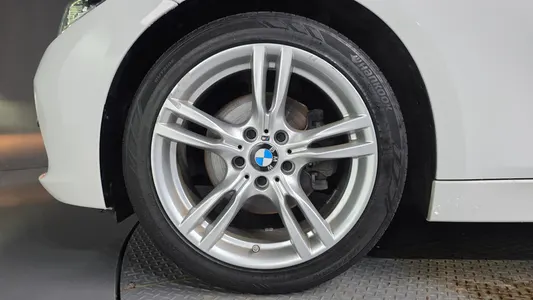 BMW 3 Series (F30) 320d 2018 5