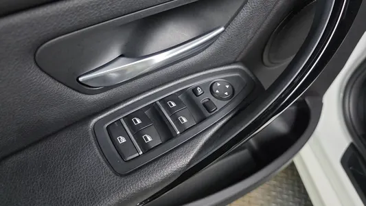 BMW 3 Series (F30) 320d 2018 11