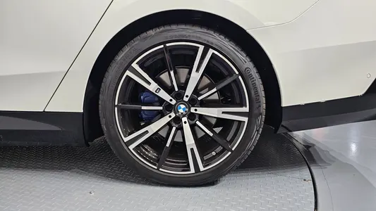 BMW 5 Series (G60) 530e M 2026 21