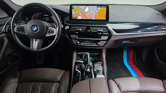 BMW 5 Series (G30) M550i xDrive 2021 7