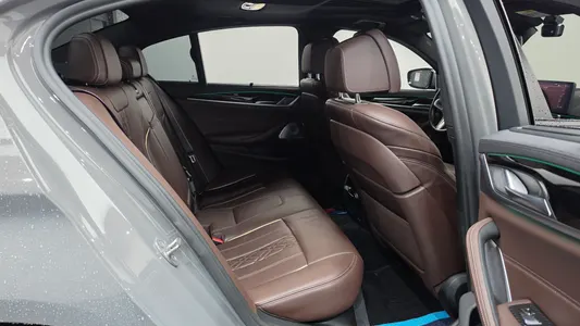 BMW 5 Series (G30) M550i xDrive 2021 11