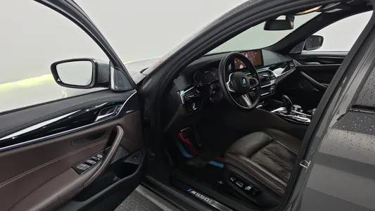 BMW 5 Series (G30) M550i xDrive 2021 10