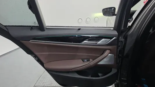 BMW 5 Series (G30) M550i xDrive 2021 25