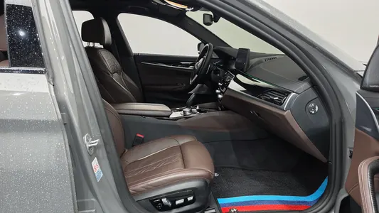 BMW 5 Series (G30) M550i xDrive 2021 26