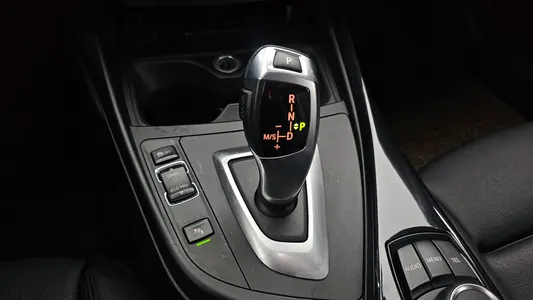BMW 1 Series (F20) 120d 2 5 2013 9