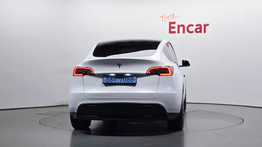 Tesla Y RWD 2023 4