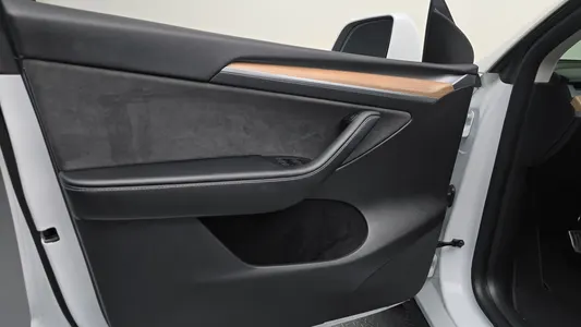 Tesla Y RWD 2023 24