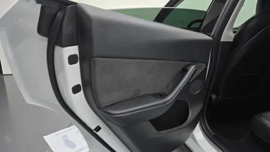 Tesla Y RWD 2023 25