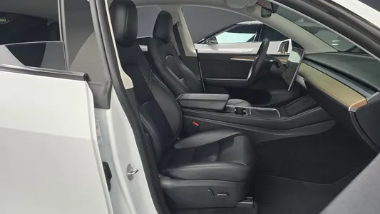 Tesla Y RWD 2023 26