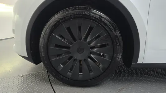 Tesla Y RWD 2023 21
