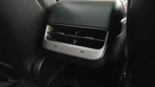Tesla Y RWD 2023 28