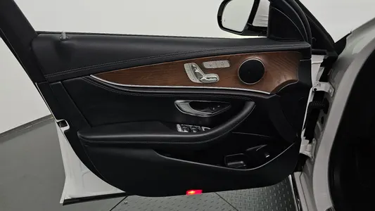 Mercedes-Benz E-Class W213 E220d 4MATIC 2019 24