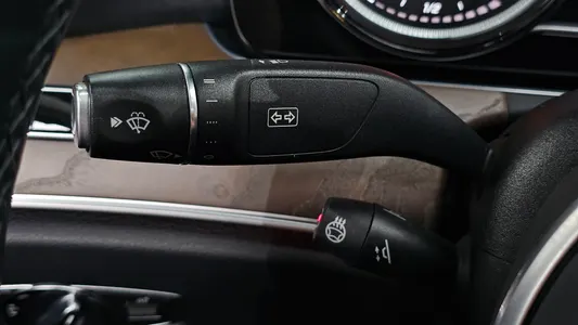 Mercedes-Benz E-Class W213 E220d 4MATIC 2019 32