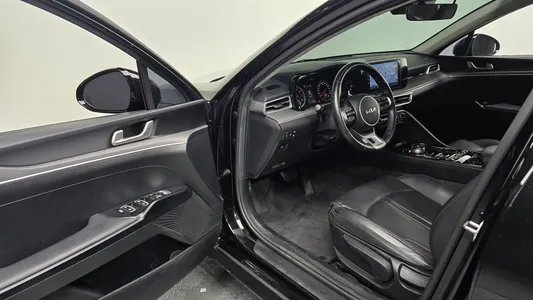 Kia K5 3 2.0 2023 11