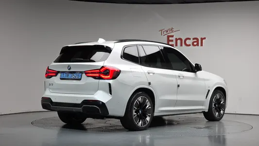 BMW iX3 M 2024