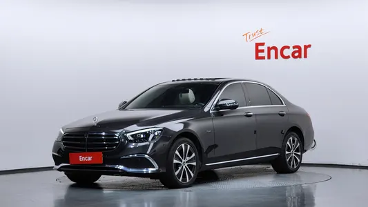 Mercedes-Benz E-Class W213 E300e 4MATIC 2021