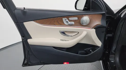 Mercedes-Benz E-Class W213 E300e 4MATIC 2021 24