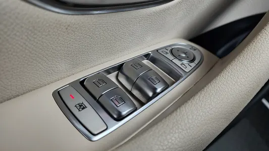 Mercedes-Benz E-Class W213 E300e 4MATIC 2021 29